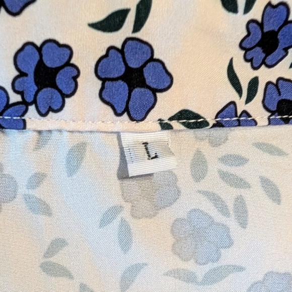 BOGO NWOT Ditsy Floral 3/4 Sleeve Collared Blouse- Large - Picture 3 of 3
